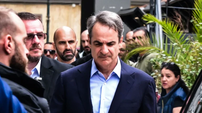 Στον Ευαγγελισμό ο Μητσοτάκης για να ενημερωθεί για την κατάσταση υγείας του Μυλωνάκη