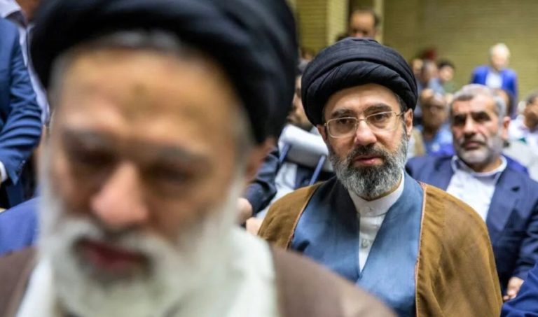Μοτζτάμπα Χαμενεΐ: Ο Περσικός Κόλπος θα έχει «λαμπρό μέλλον» χωρίς την παρουσία των ΗΠΑ