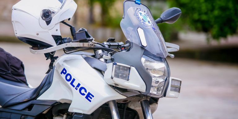 Θεσσαλονίκη: Συνελήφθησαν νεαροί για κλοπές ηλεκτρικών πατινιών και ρούχων