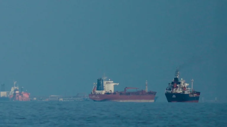 Το Ιράν ανοίγει τα Στενά του Ορμούζ για όλα τα εμπορικά πλοία για όσο διαρκεί η εκεχειρία