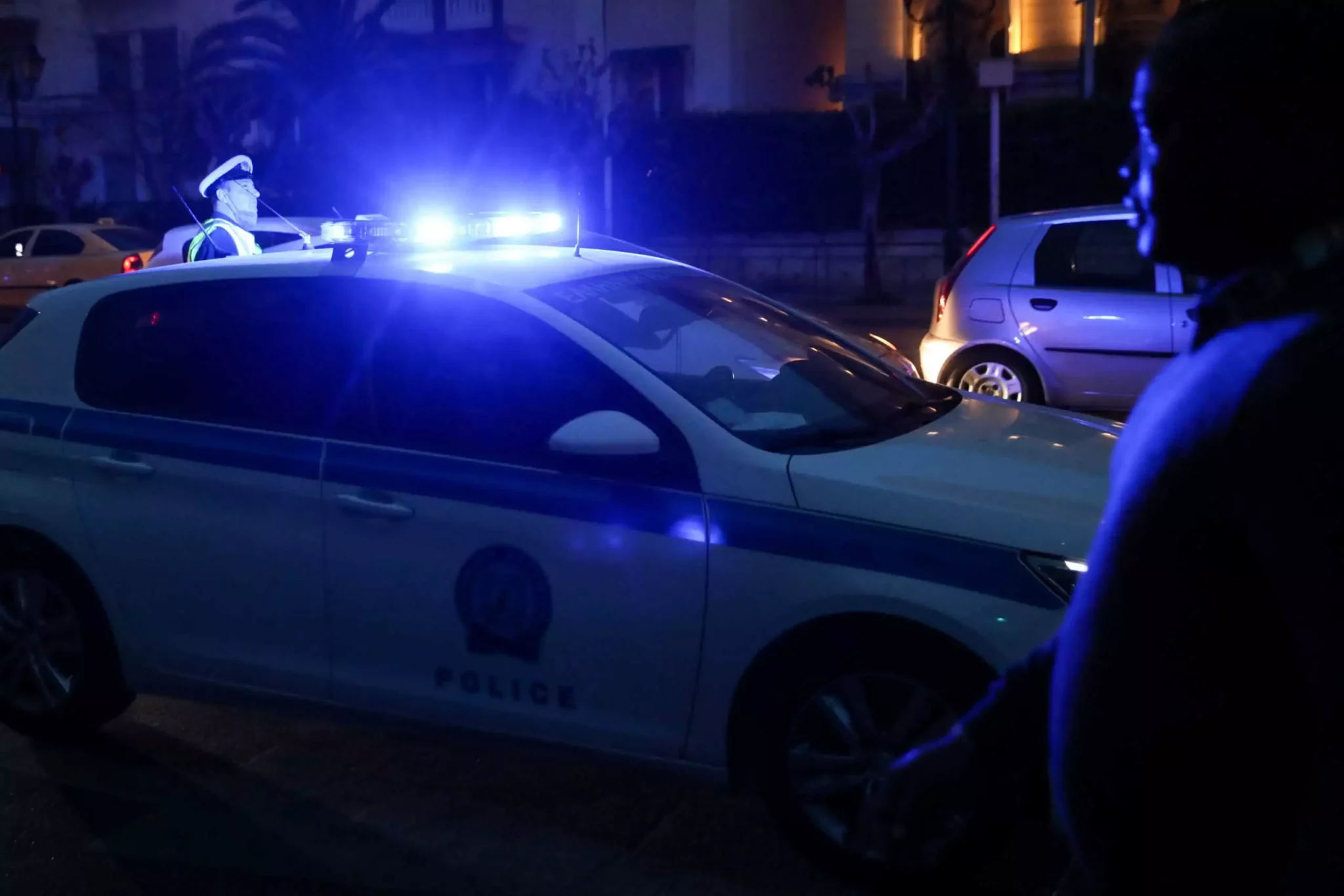 Γυναίκα στο Μαρούσι έπεσε από τον 4ο δύο φορές