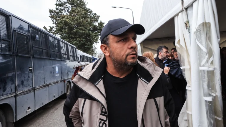 Δίκη για τα Τέμπη: Απομακρύνθηκε ο Ρούτσι μετά από λιποθυμικό επεισόδιο