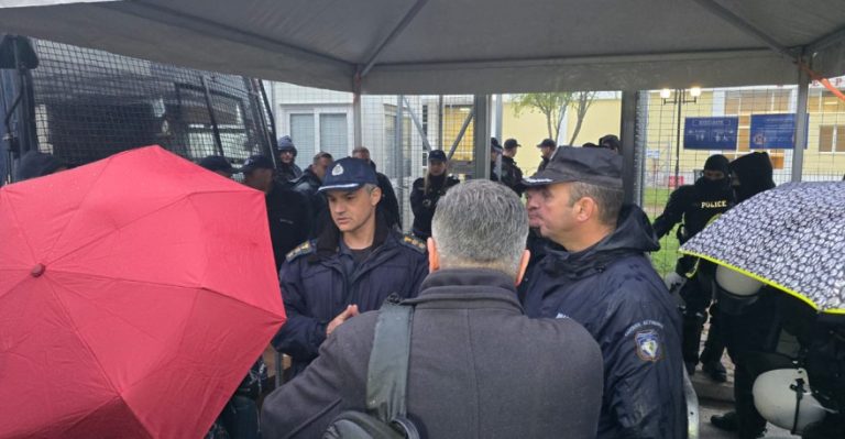 Ξεκινά η δίκη για τα Τέμπη: Αυστηρός αστυνομικός έλεγχος στην είσοδο του «Γαιόπολις»