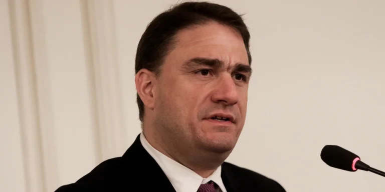 ΠΑΣΟΚ: Ο Κυριάκος Μητσοτάκης είναι βαρίδι για τη χώρα