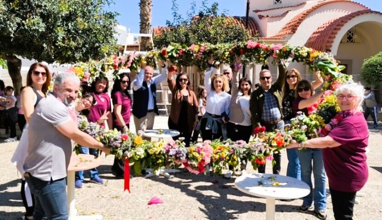 Πρωτομαγιάτικο στεφάνι 3 μέτρων στον Δήμο Χερσονήσου