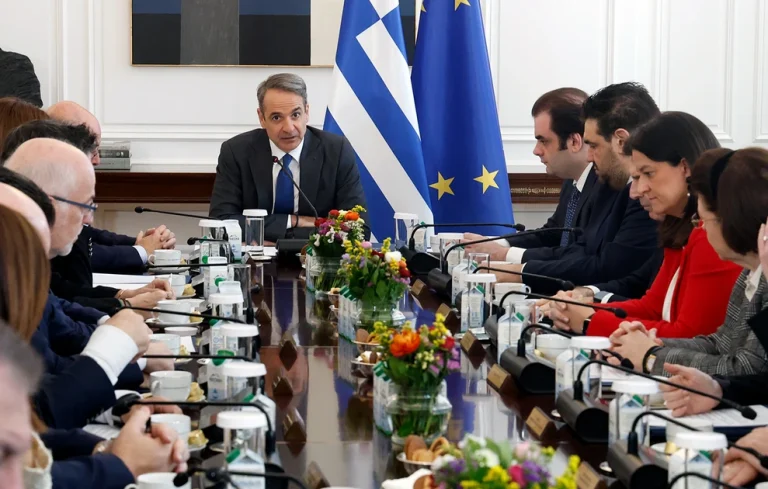Κυριάκος Μητσοτάκης: Η ασπίδα προστασίας στο επιτελικό κράτος και η απάντηση στους «5» διαφωνούντες