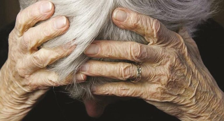 Σοκ στη Χαλκίδα: Κόρη βασάνισε μαζί με τον σύντροφό της την 70χρονη μητέρα της