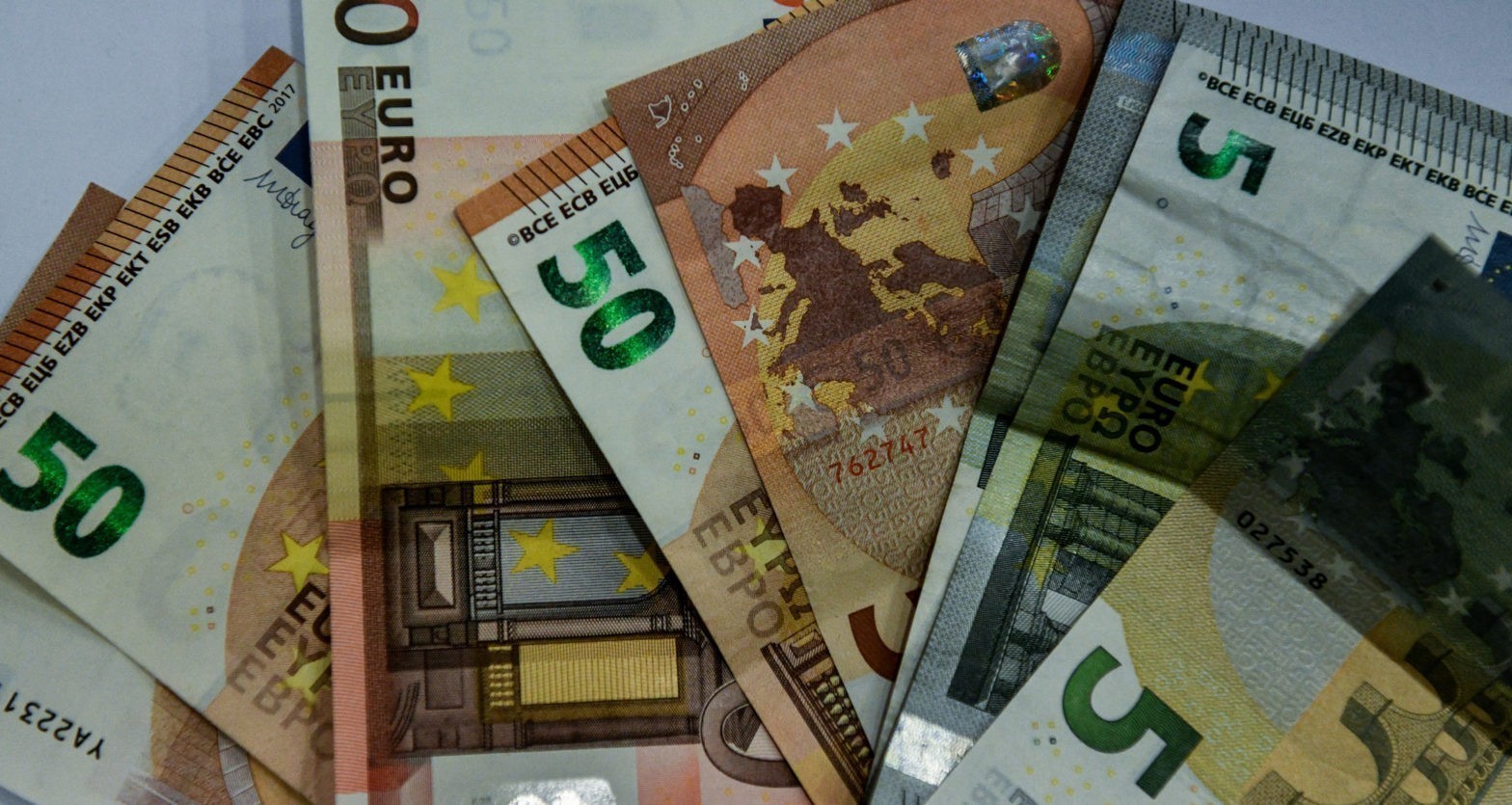 Ποιοι δημόσιοι υπάλληλοι δικαιούνται ως 1.600 ευρώ