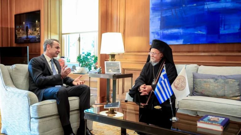 Συνάντηση Μητσοτάκη – Βαρθολομαίου: Η ελληνική Πολιτεία στέκεται πάντα δίπλα στο Πατριαρχείο