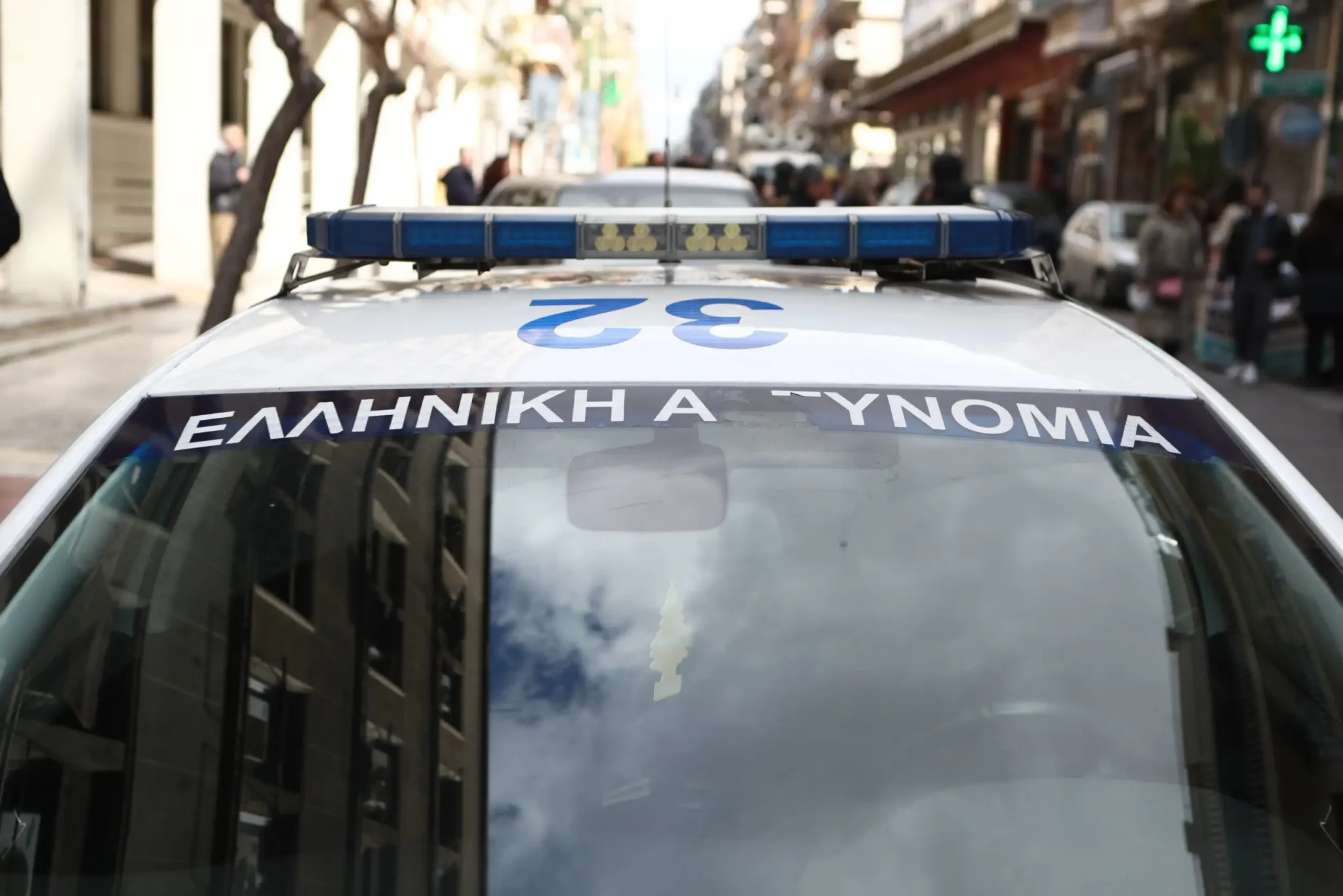 Θεσσαλονίκη: 67χρονος εισέβαλε σε τράπεζα με σφυρί – Απειλούσε τους υπαλλήλους