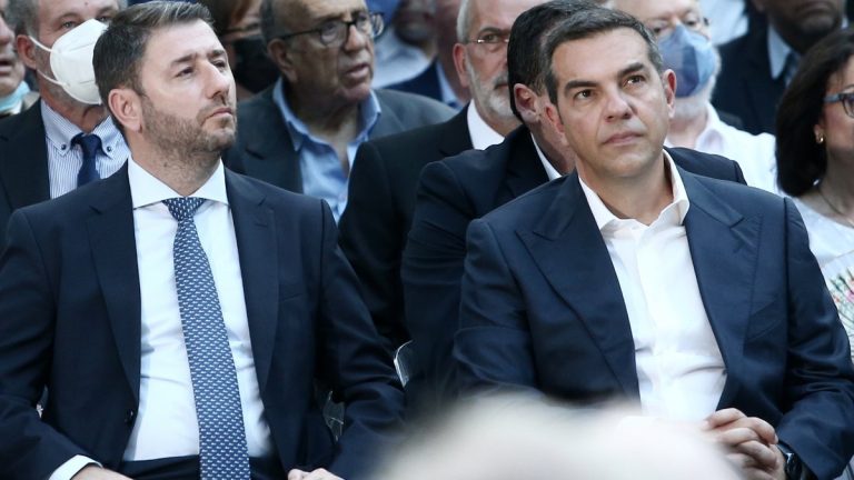 Δημοσκόπηση: Μάχη Ανδρουλάκη, Τσίπρα για τη 2η θέση