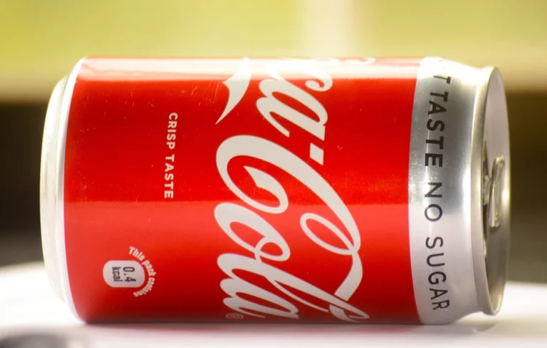 Χαμός με τα «πάρτι με Diet Coke» στην Ινδία, καθώς ο πόλεμος στο Ιράν έχει μπλοκάρει τις προμήθειες