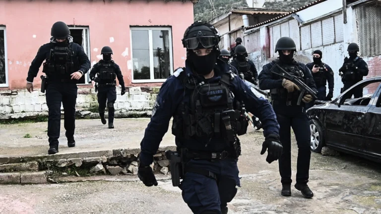 Θείος και ανίψια ξυλοκοπούσαν και εκβίαζαν αγρότες στα Βορίζια – Εισέπραξαν επιδοτήσεις 580.000 ευρώ με ξένα χωράφια