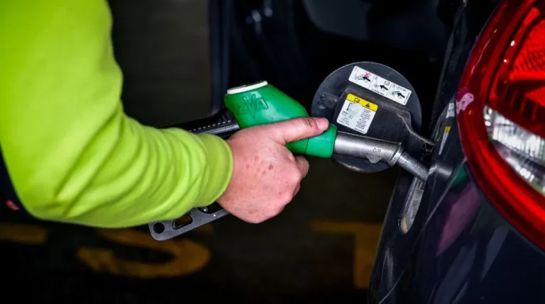 Fuel Pass 2026: Μέχρι πότε μπορείτε να εξαργυρώσετε το voucher για τα καύσιμα