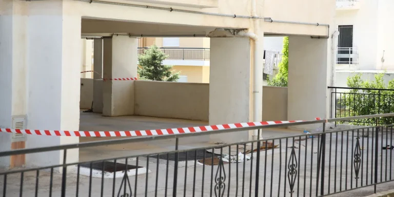 Ηλιούπολη: Το σημείωμα που άφησε η μία 17χρονη πριν πέσει στο κενό με τη φίλη της