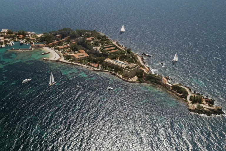 Το εξοχικό ενός εκατομμυριούχου μετατρέπεται σε πεντάστερο θέρετρο
