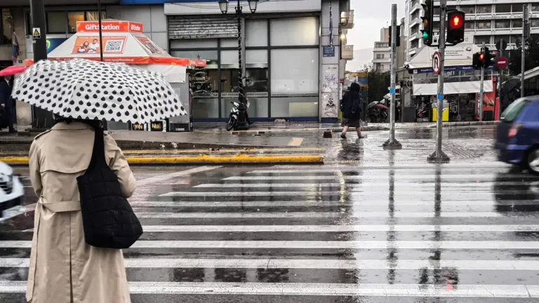 Καιρός: Επιμένουν και σήμερα οι βροχές σε διάφορες περιοχές