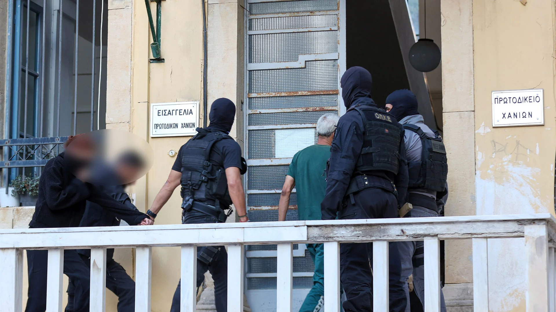 Πώς δρούσε η οικογενειακή «μαφία» της Κρήτης – Την Παρασκευή απολογούνται οι τρεις κατηγορούμενοι