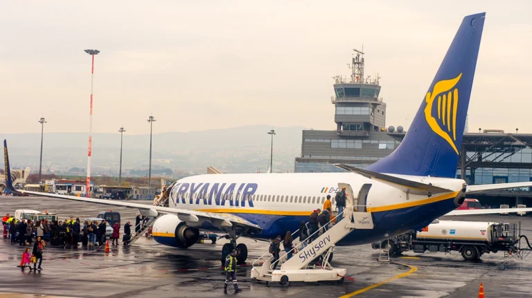 H Ryanair φεύγει από το αεροδρόμιο «Μακεδονία»