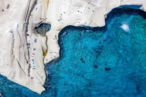 Γαλάζια Σημαία: Αυτές είναι οι 624 πιο καθαρές παραλίες στην Ελλάδα για το 2026 