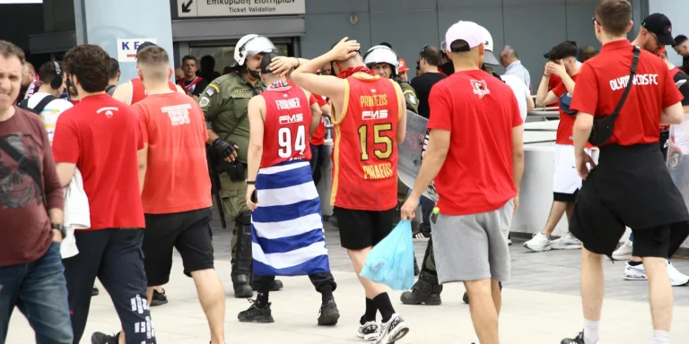 Σε ρυθμούς Final Four η Αθήνα: “Κοκκινίζει” το “Γεώργιος Καραϊσκάκης” – Δείτε εικόνες