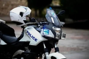 Καλλιθέα: Στο νοσοκομείο δύο νεαροί μετά από επίθεση δέκα ατόμων