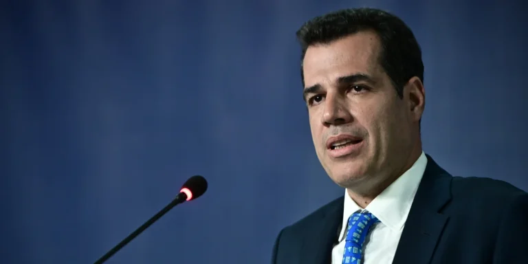 Πλεύρης για κόμμα Τσίπρα: Ευτυχώς που δεν το ονόμασε «ΕΑΜ ΕΛΑΣ Μελιγαλάς»