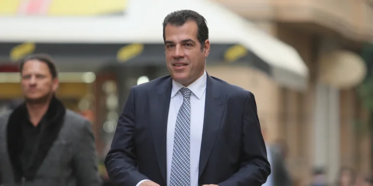 Στη δομή φιλοξενίας αιτούντων εθελούσιας επιστροφής ο Θ. Πλεύρης