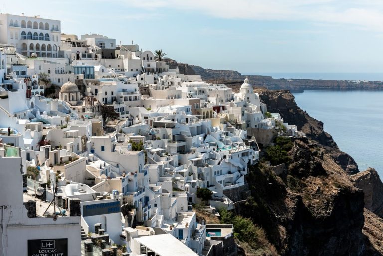 Νέο χωροταξικό για τον τουρισμό: Αυστηρότεροι κανόνες δόμησης σε νησιά και παράκτιες ζώνες