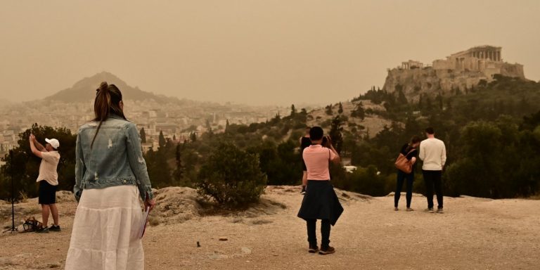 Καιρός: Επιστρέφει σήμερα η αφρικανική σκόνη, πέφτει λίγο η θερμοκρασία
