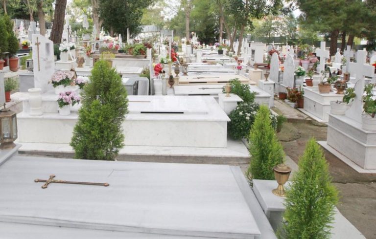 Θεσσαλονίκη: Τάφηκαν 25 σοροί που ήταν επί χρόνια στα αζήτητα