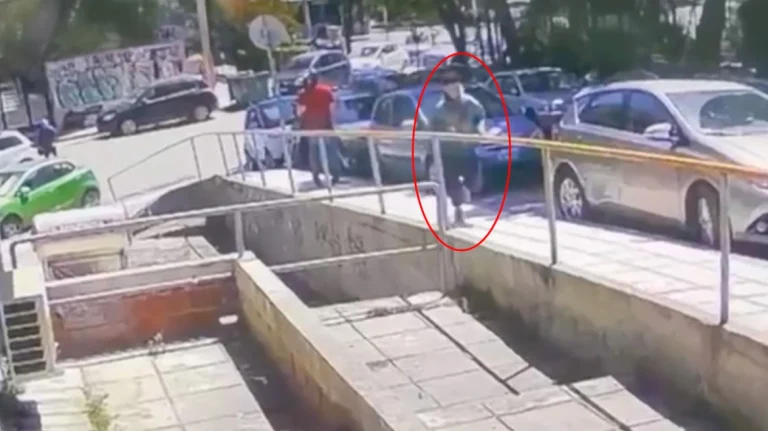 Η 52χρονη περιγράφει την άγρια επίθεση από τον 25χρονο Αιγύπτιο: «Χτυπούσε το κεφάλι μου και άρχισε να με πνίγει»
