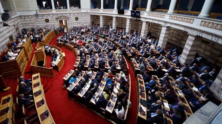 Τροπολογία για δίκες εντός 3 μηνών σε υποθέσεις με πολιτικά πρόσωπα