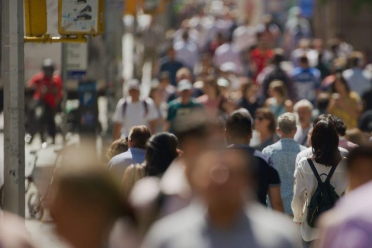 Ληξιπρόθεσμα χρέη: Νέα ρύθμιση 72 δόσεων, άρση κατασχέσεων, προστασία κατοικίας