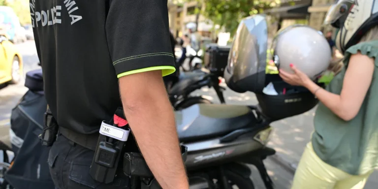Κυρανάκης: Μόνο με κράνος η ενοικίαση μοτοσικλέτας και γουρούνας