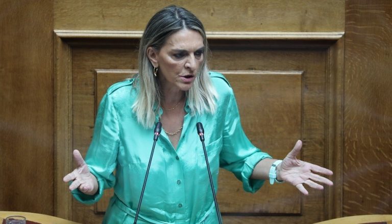 Πέτη Πέρκα: Ο Χαρίτσης ήταν πρόεδρος ενώ κοιτούσε να πάει σε ένα άλλο κόμμα
