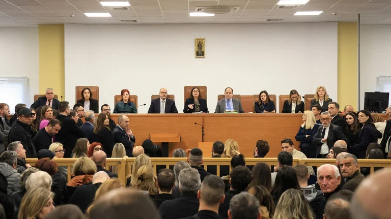 Δίκη για Τέμπη: Την απόρριψη της δήλωσης του Δημοσίου για υποστήριξη της κατηγορίας, πρότεινε η εισαγγελέας