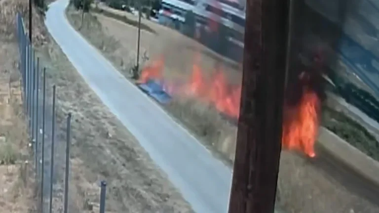 Τραγωδία στο Ωραιόκαστρο: Βίντεο καταγράφει τη στιγμή που η φονική φωτιά ξεκινά από ένα τσιγάρο